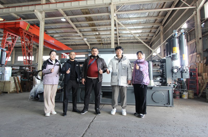Wir heißen kasachische Kunden herzlich willkommen, unsere Fabrik zu besuchen
        